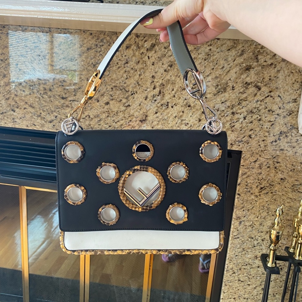 fendi handbag comes with 2 straps